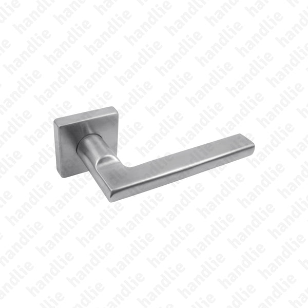 P.IN.8213.AQ - Par puxador - Inox